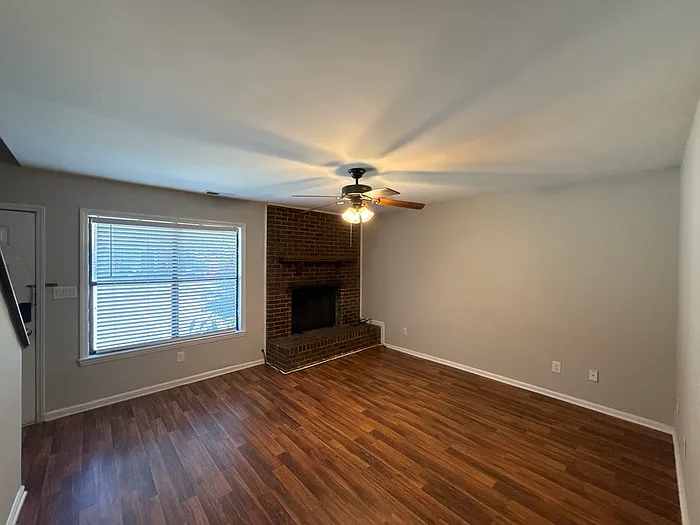 2 bed, 1.5 bath, 1200 sqft, $1,275 — Photo 3