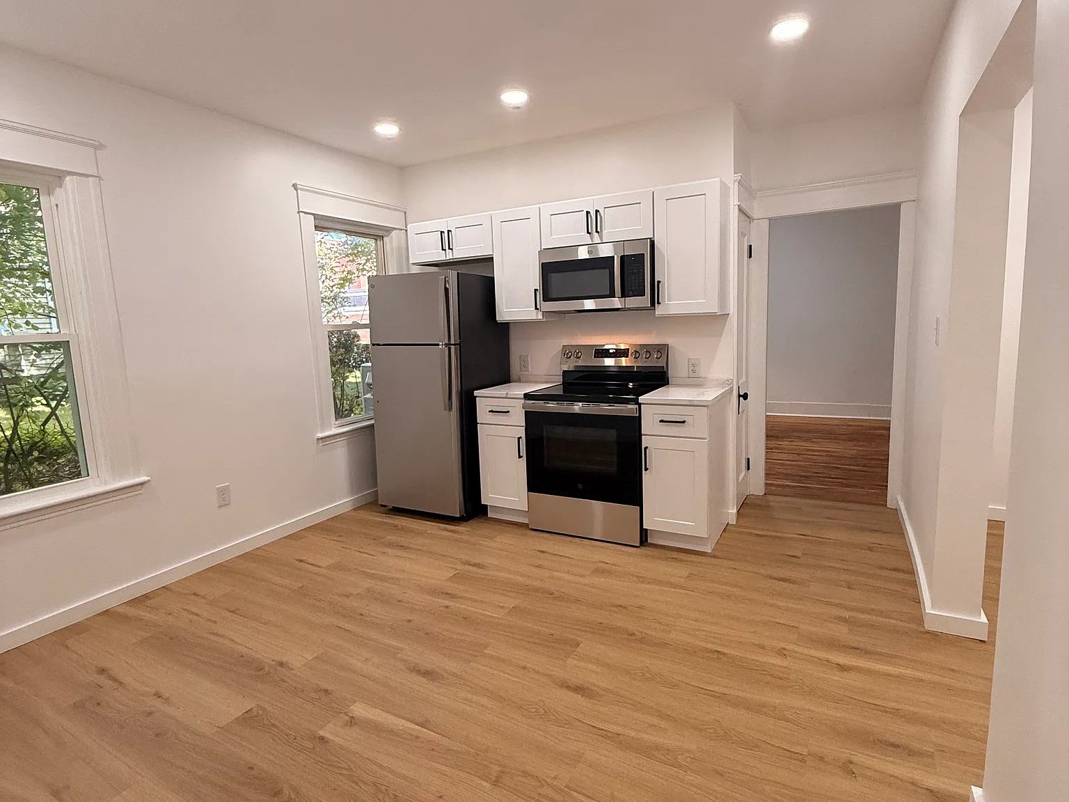 2 bed, 900 sqft, $2,400 — Photo 2