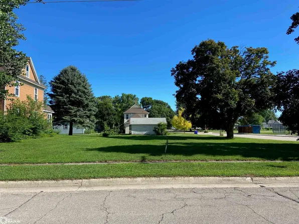 188 1st St SE, Britt, IA 50423
