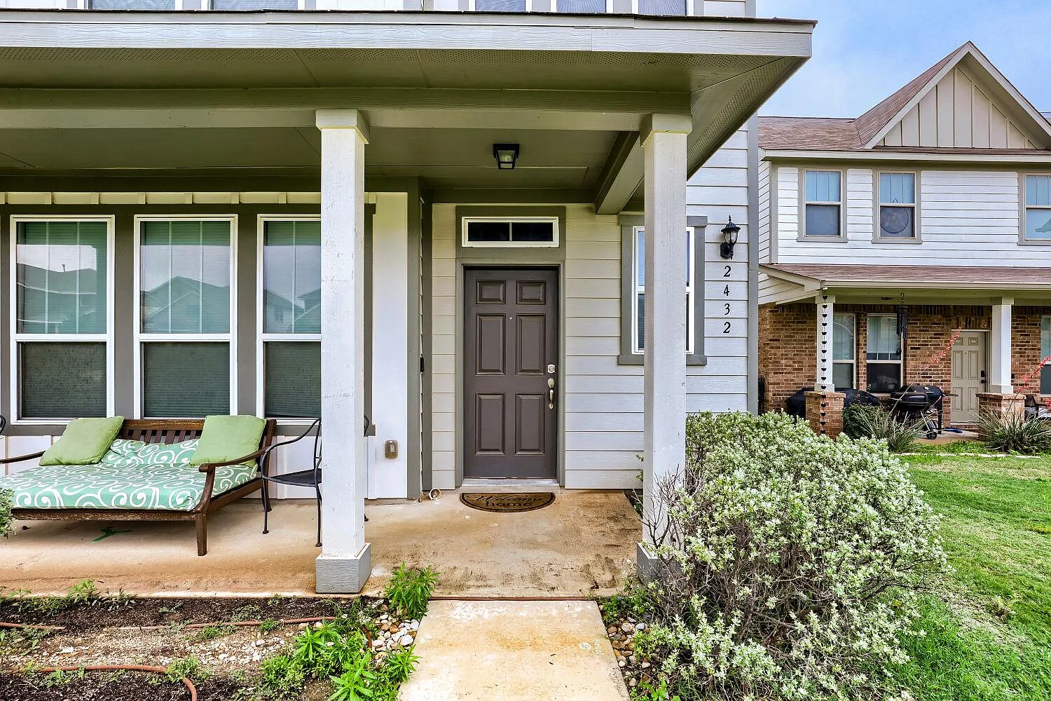 4 bed, 3.0 bath, 2434 sqft, $2,100 — Photo 1