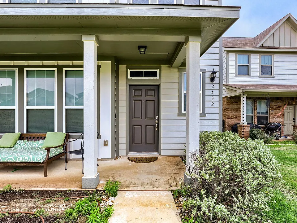 2432 Berryville Ln
