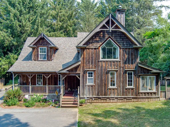 811 Kahlstrom Ave, Trinidad, CA 95570