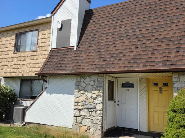 115 Pointe Circle S #115, Coram, NY 11727