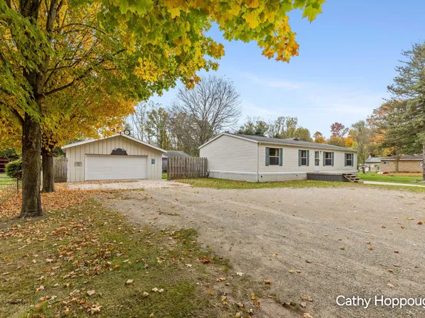 5647 Tyler St, Hubbardston, MI 48845