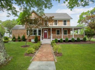 20 Wesley St, Center Moriches, NY 11934