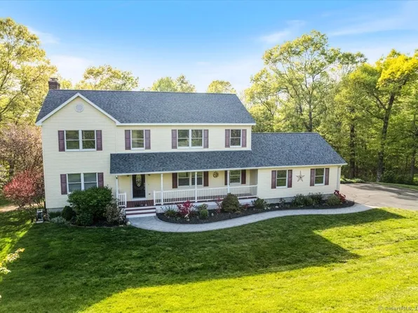 11 Goldfinch Terrace, East Lyme, CT 06333