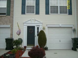 32 Versailles Ct, Newark, DE 19702