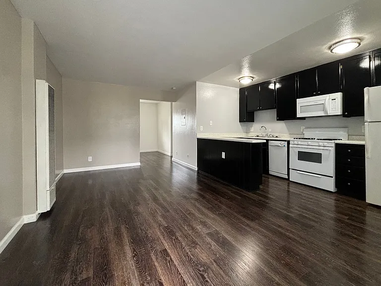 The Grand Terrace Apartments — Photo 8