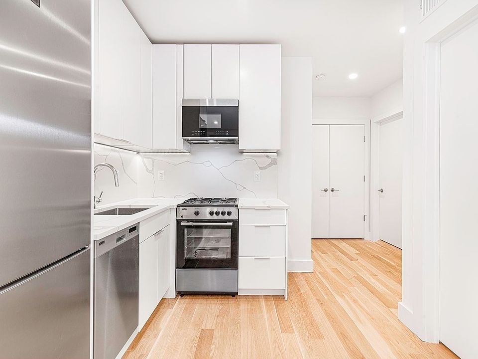 1st image of 309 W 50th St #3