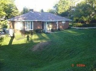 25 Herbst Rd, Coraopolis, PA 15108