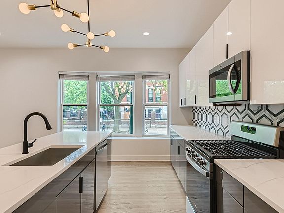 5th image of 1501 W Wellington Ave APT 1