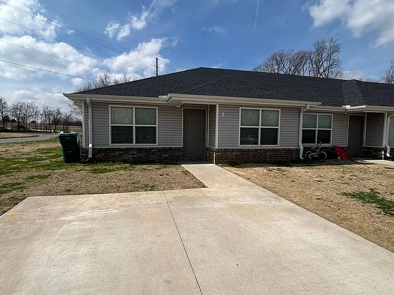 644 Hidden Springs Dr — Photo 1