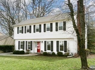 32 Bryden Pl, Ridgewood, NJ 07450