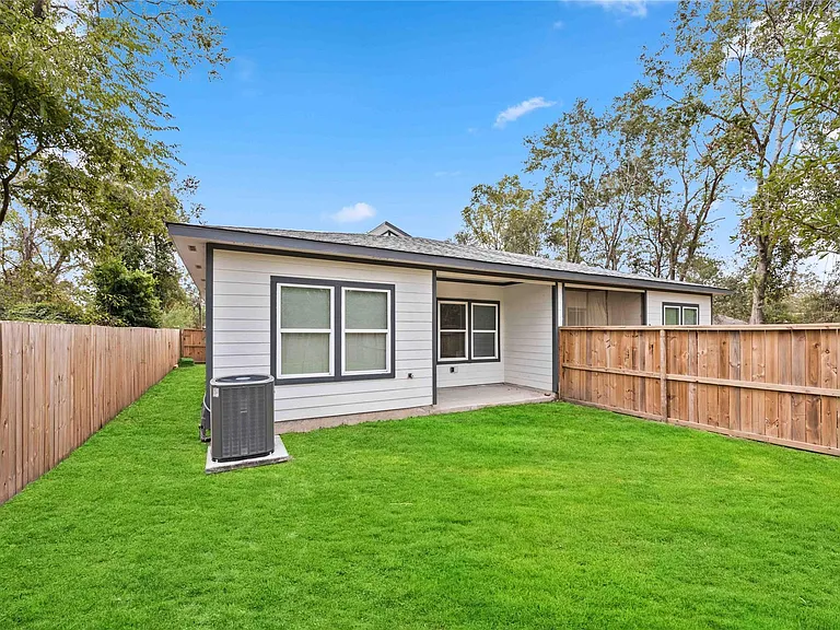 8009 Sterlingshire St #B — Photo 14