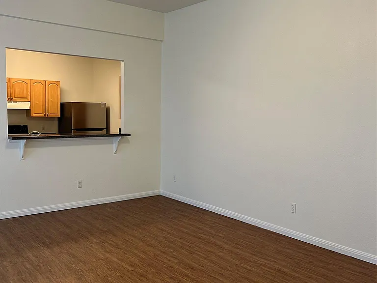 1105 Advance St — Photo 5