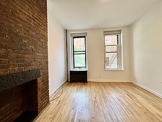 Rented by KNOCKKNOCK LLC