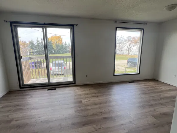 5210 61st Ave #2, Olds, AB T4H 1L3