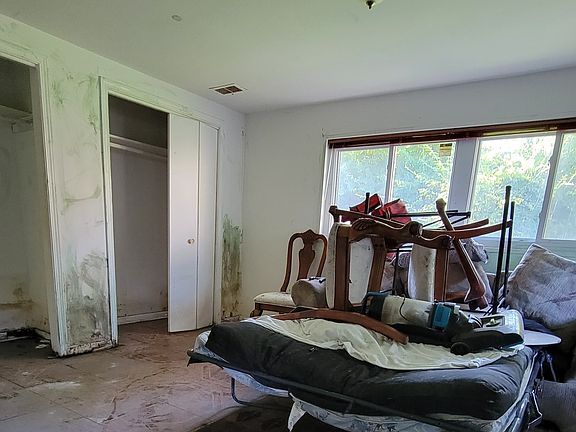 5th image of 334 Oakwood St