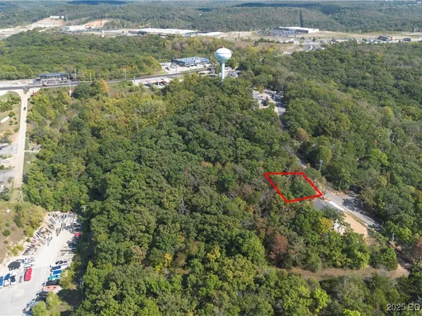 Red Oak Dr, Lake Ozark, MO 65049