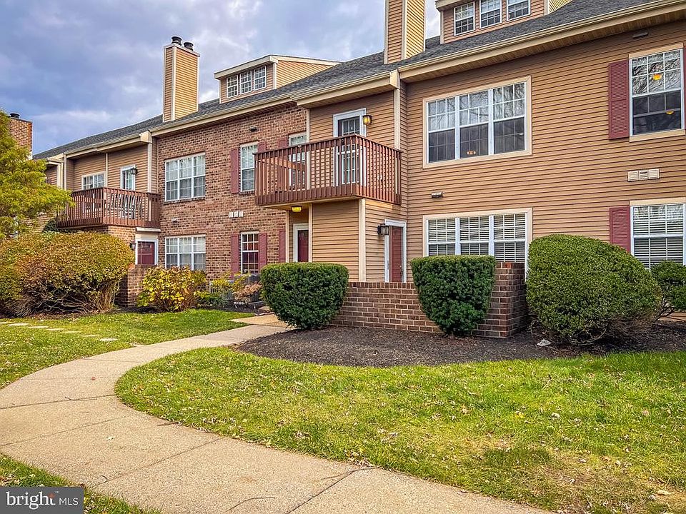 1st image of 654A Woodford Ln