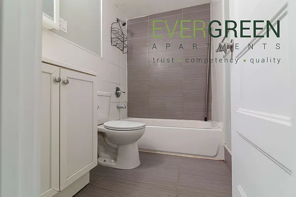 Rented by Evergreen Apartments BK | media 7