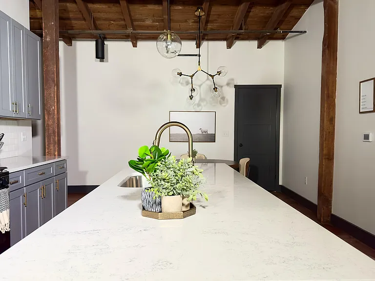 437 W Grant St #302 — Photo 7