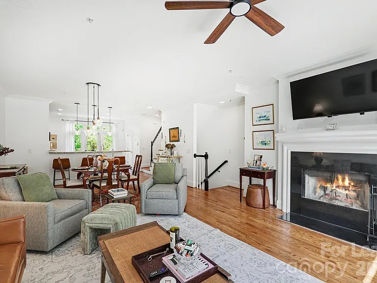 239 N Dotger Ave — Photo 4