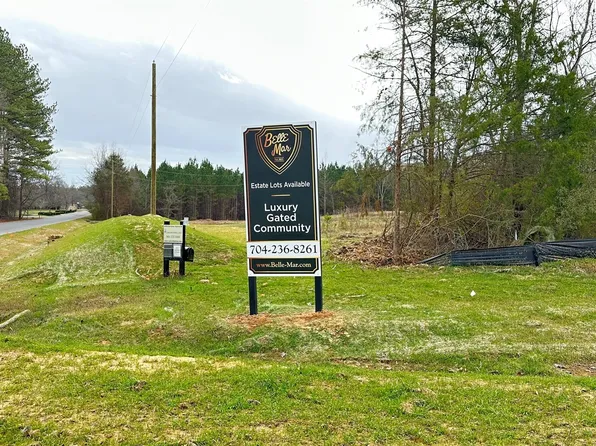 107 Belle Mar Ln, Matthews, NC 28104