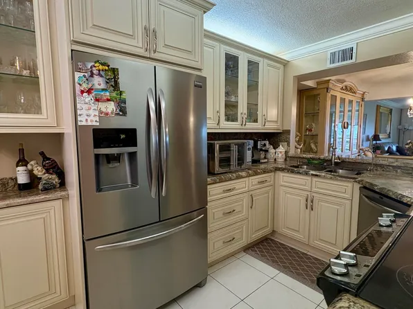 23249 Barwood Lane #402, Boca Raton, FL 33428