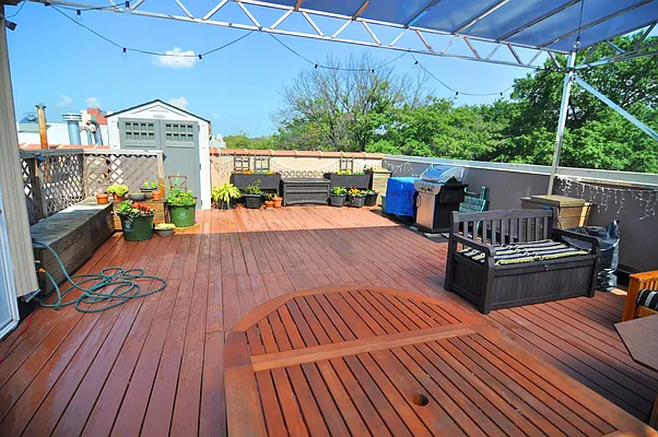 Sold by Momentum Real Estate LLC | media 12