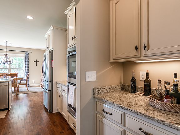 4th image of 207 Ettington Dr