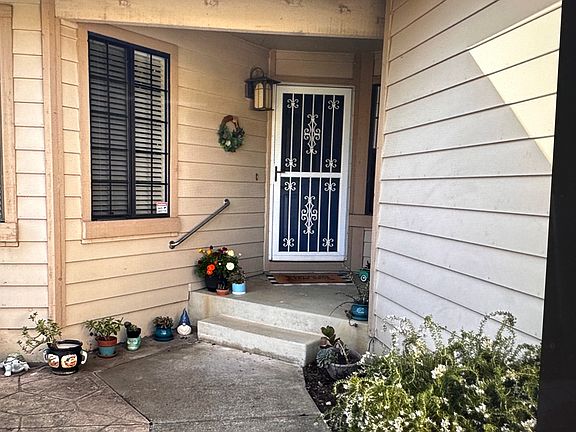 5th image of 200 Larkspur Dr