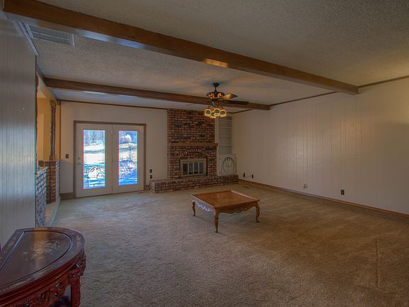 3rd image of 821 Laurel Oaks Cir