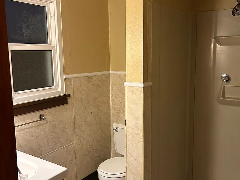321 W Elm St #1 — Photo 9