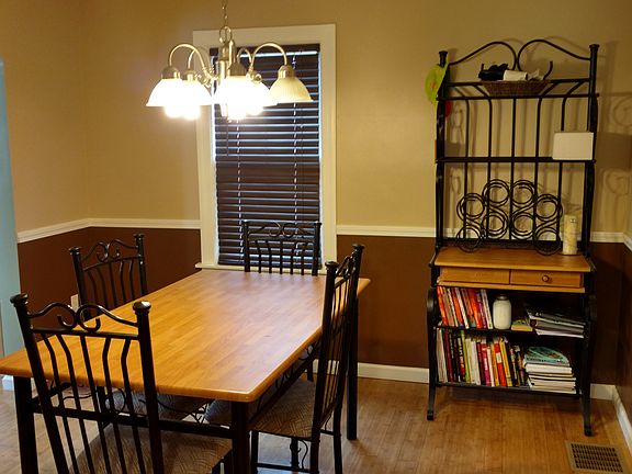 4th image of 20 Sanders Dr