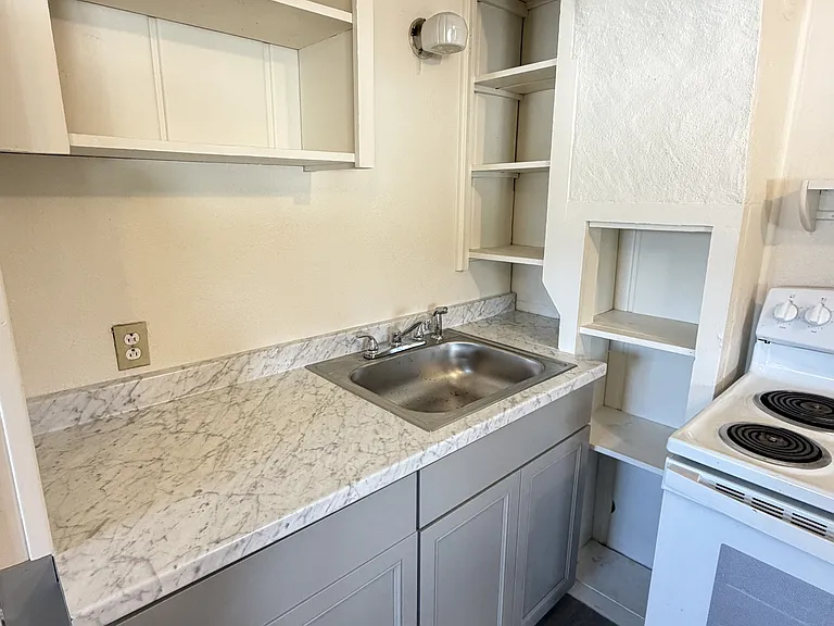 2709 W Rose Hill St #2 — Photo 5