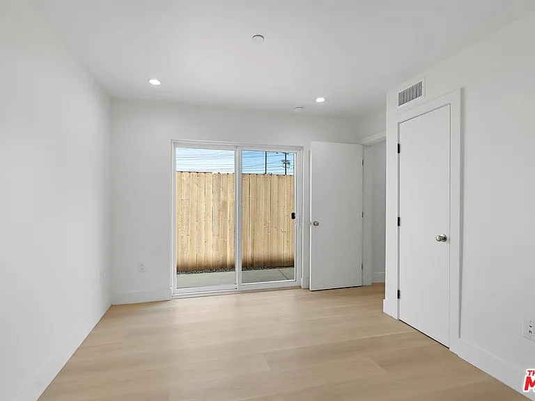 10963 Calvert St #1/2 — Photo 15