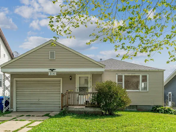 715 1st Ave NE, Oelwein, IA 50662