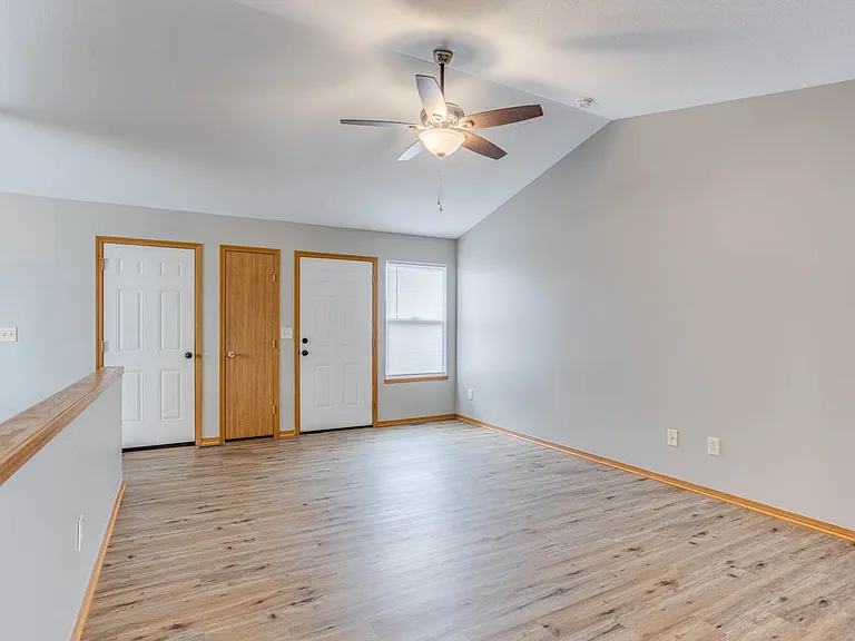 1028 E Karla Ct — Photo 7