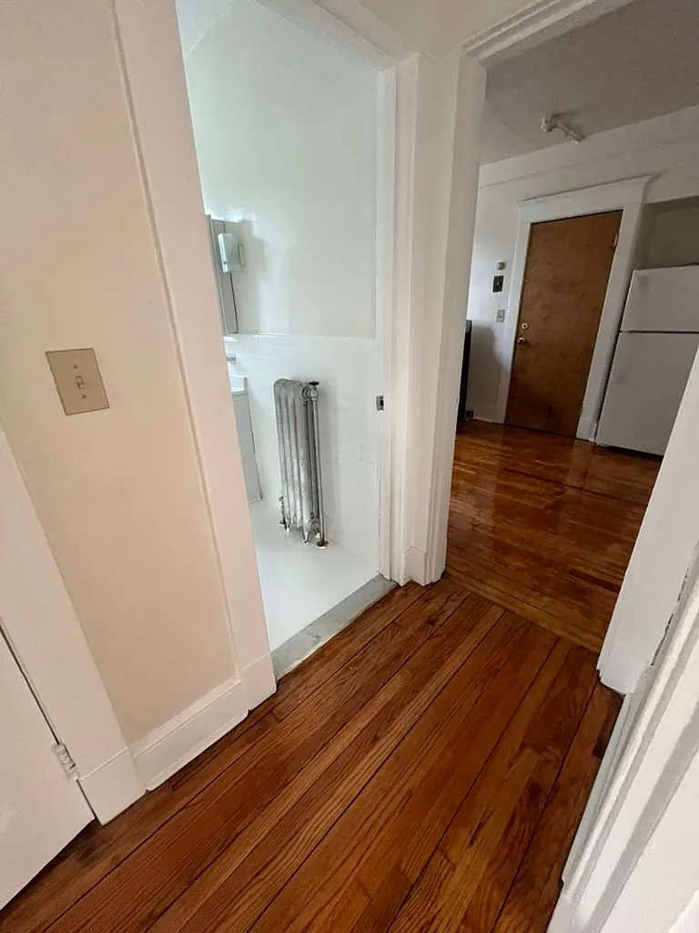 Building Photo - 182 Elm St #2
