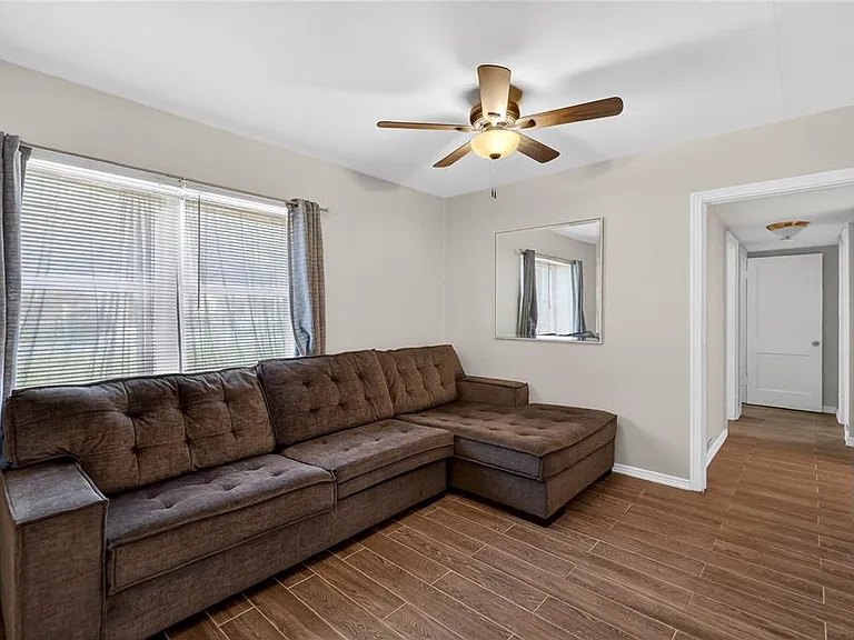 706 Mission Dr — Photo 15