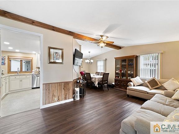 3rd image of 237 Gale Ct