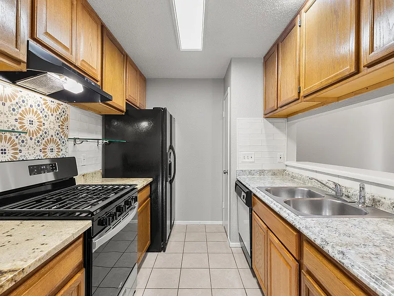 413 Country Aire Dr — Photo 10