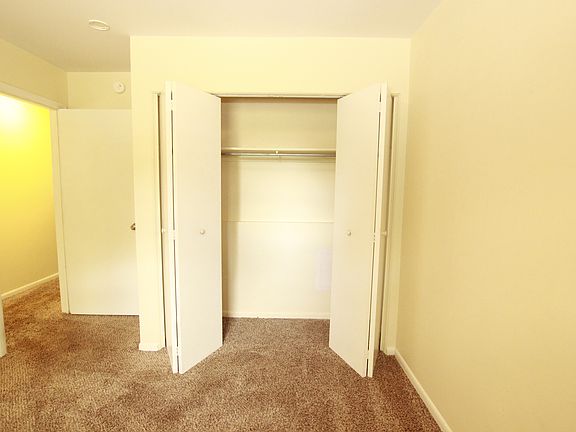 3rd image of 550 E Cass St APT B9
