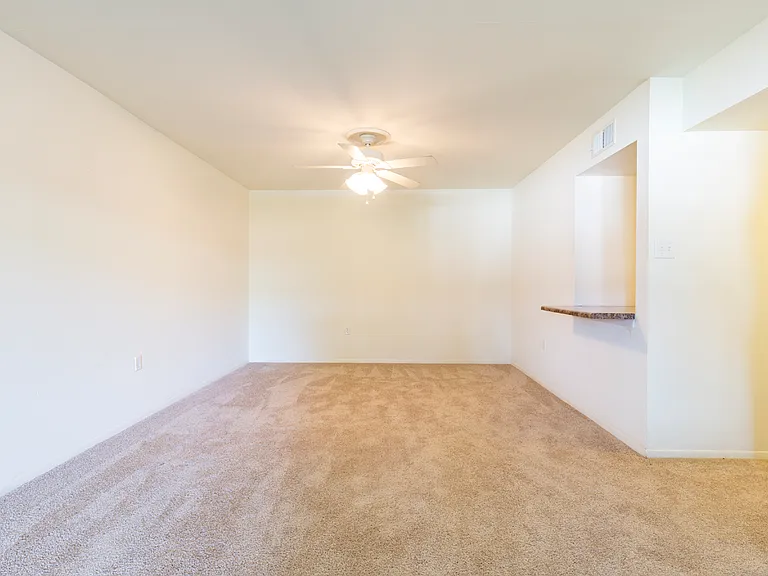 Oxford Hill Apartments — Photo 11