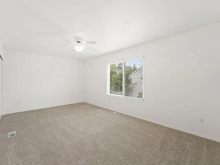 2429 Tolmie Ave — Photo 34