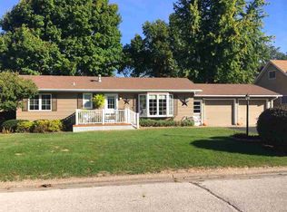 1125 Oakview Dr, Columbus Junction, IA 52738