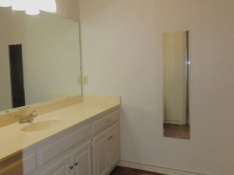 705 Kelli — Photo 27