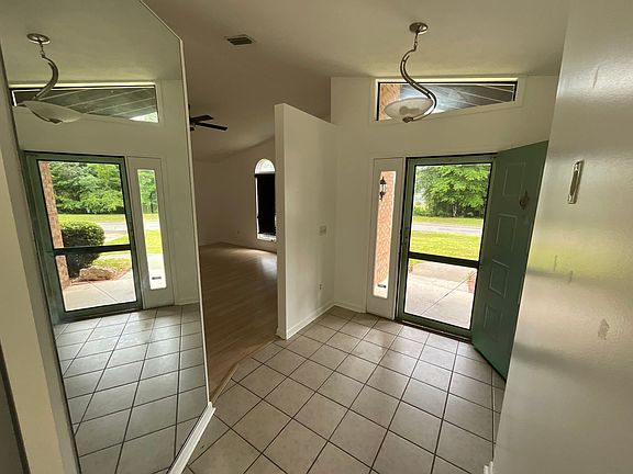 2nd image of 4050 Linwood Dr