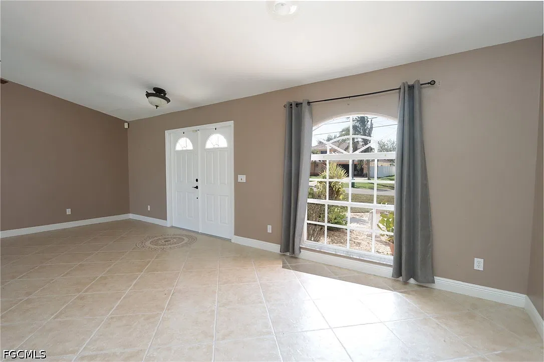 4 bed, 2.0 bath, 2183 sqft, $2,500 — Photo 4